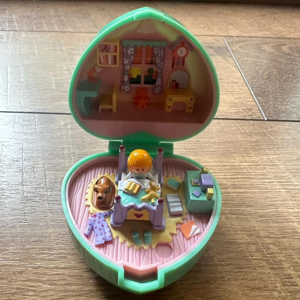 Vintage Bedtime Heart-Shaped Dollhouse Polly Pocket - Picture 1 of 12